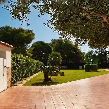 Abu Lita 3 Minutos Andando Playa Renovada Piscina Y Jardin Xxl Autentico Lujo シッチェス