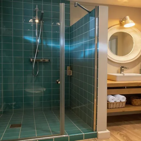 Villa Abu Lita 3 Minutos Andando Playa Renovada Piscina Y Jardin Xxl Autentico Lujo Sitges