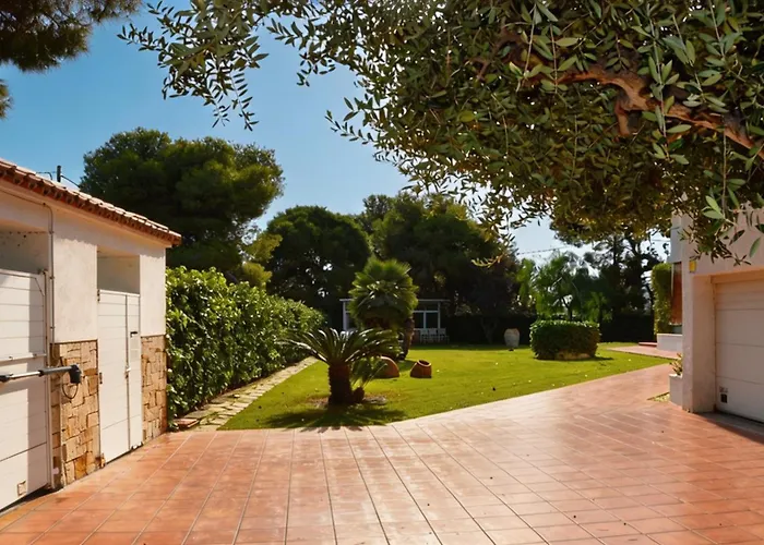 Abu Lita 3 Minutos Andando Playa Renovada Piscina Y Jardin Xxl Autentico Lujo Sitges